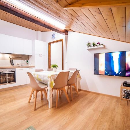 La Mansarda Di Emma Lägenhet Pinzolo Exteriör bild