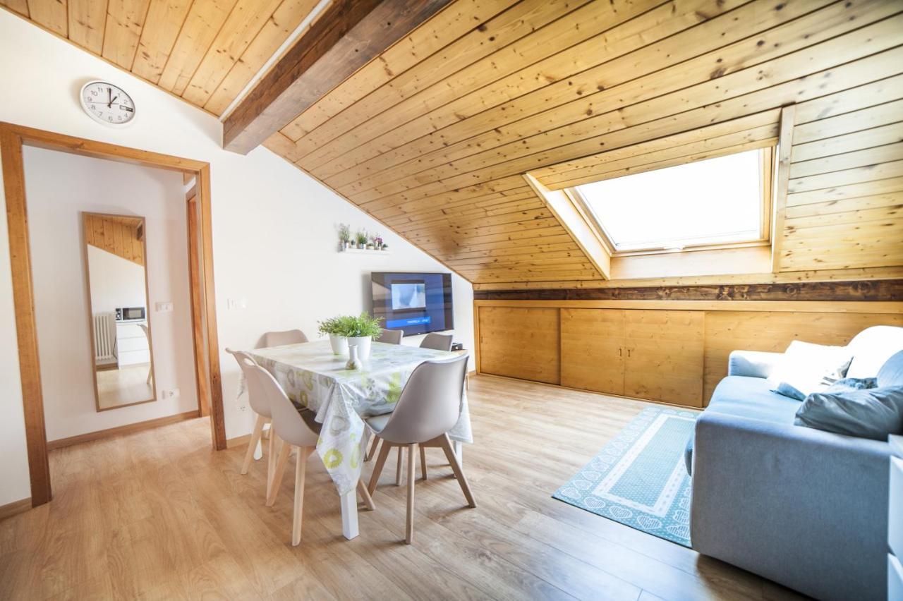 La Mansarda Di Emma Lägenhet Pinzolo Exteriör bild