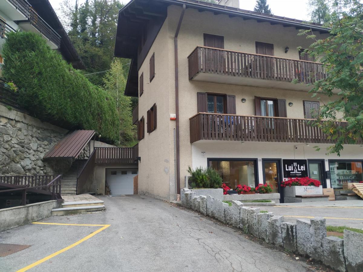 La Mansarda Di Emma Lägenhet Pinzolo Exteriör bild