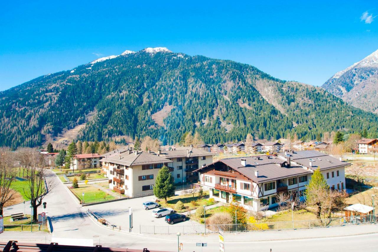 La Mansarda Di Emma Lägenhet Pinzolo Exteriör bild